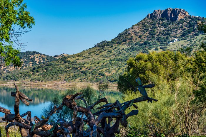 Zahara-de-la-sierra-blue-lake-province-cadiz-dreamstime_m_190516635.jpg