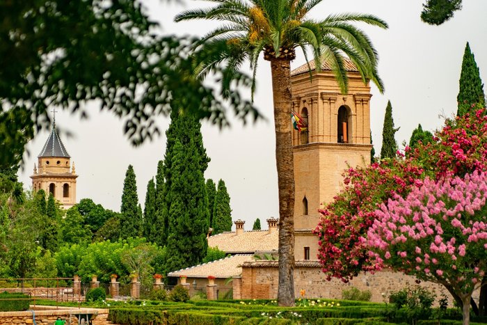 alhambra-4773861_1920.jpg