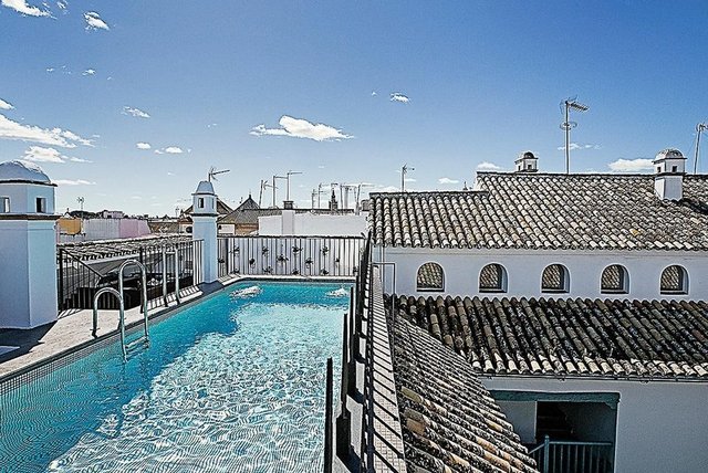 Pool auf der Dachterrasse