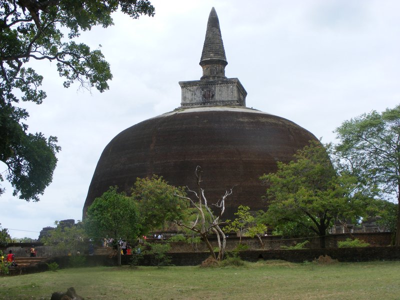 Große Ziegel-Stupa Rankot Vihara in Polonnaruwa, Sri Lanka