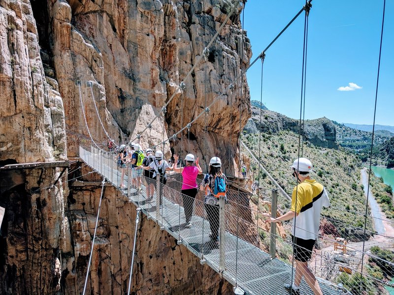 Brückenquerung auf dem Caminito del Rey "Path of the king"