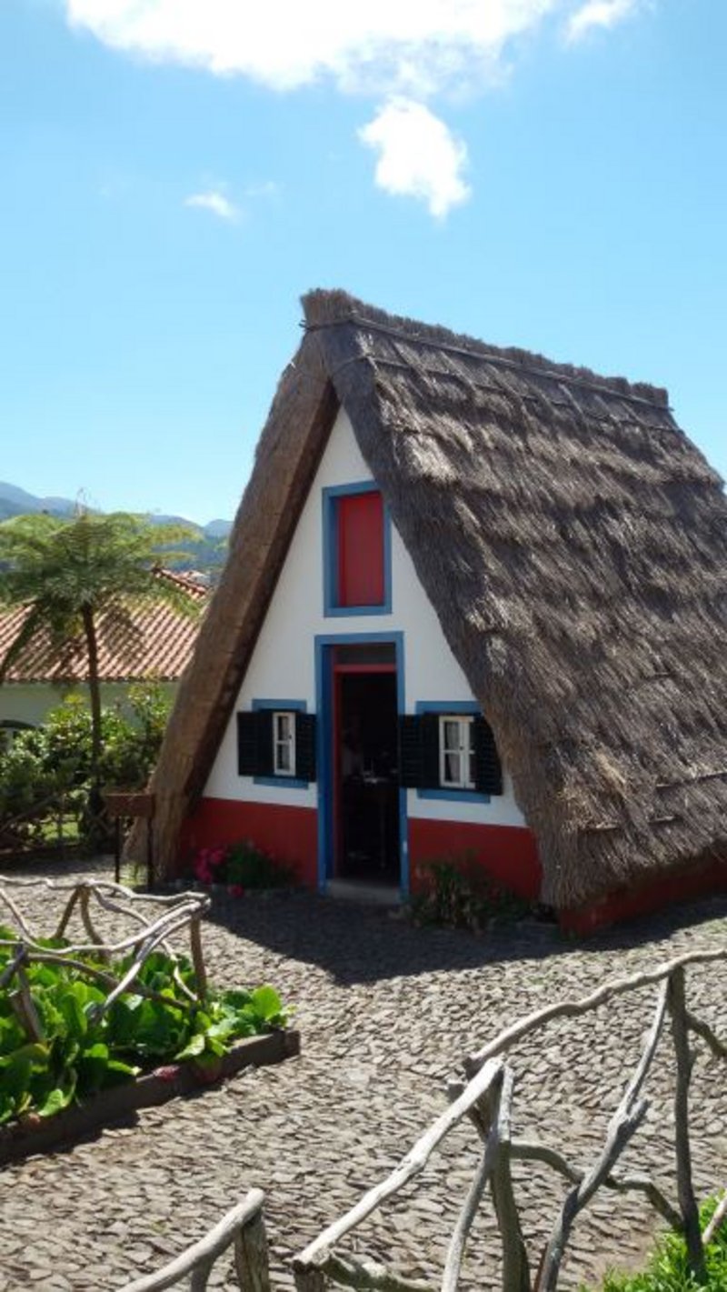 Symbol der Inselkultur: die Casas Típicas de Santana wurden früher von Bauern bewohnt und sind heute größtenteils restauriert und als kulturelles Erbe erhalten.