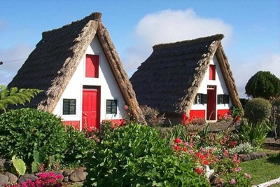 Die traditionellen Strohhäuschen in Santana