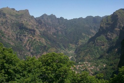 Ausblick auf umliegende Berge